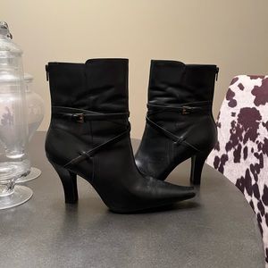 Unisa black ankle boots